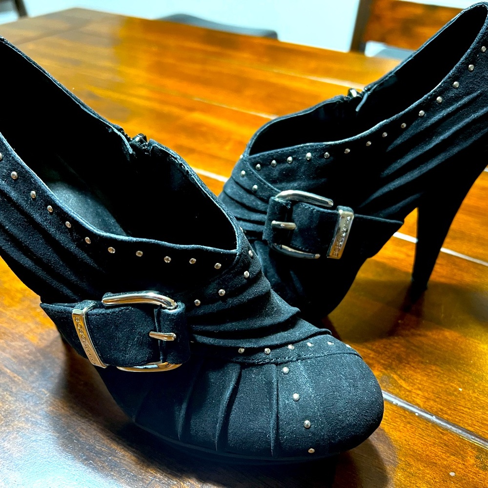 BCBGEneration Boots Womens 7 B Minska Heels Ankle Black Suede  Calfskin